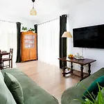 Apartment Wonder Home: Cozy With Private Terrace Near Trails And Slopes Karpacz