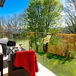 Apartment Wonder Home: Cozy With Private Terrace Near Trails And Slopes *
