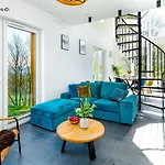 Apartment Wonder Home: Cozy With Private Terrace Near Trails And Slopes