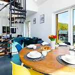 Wonder Home: Cozy With Private Terrace Near Trails And Slopes Apartment *